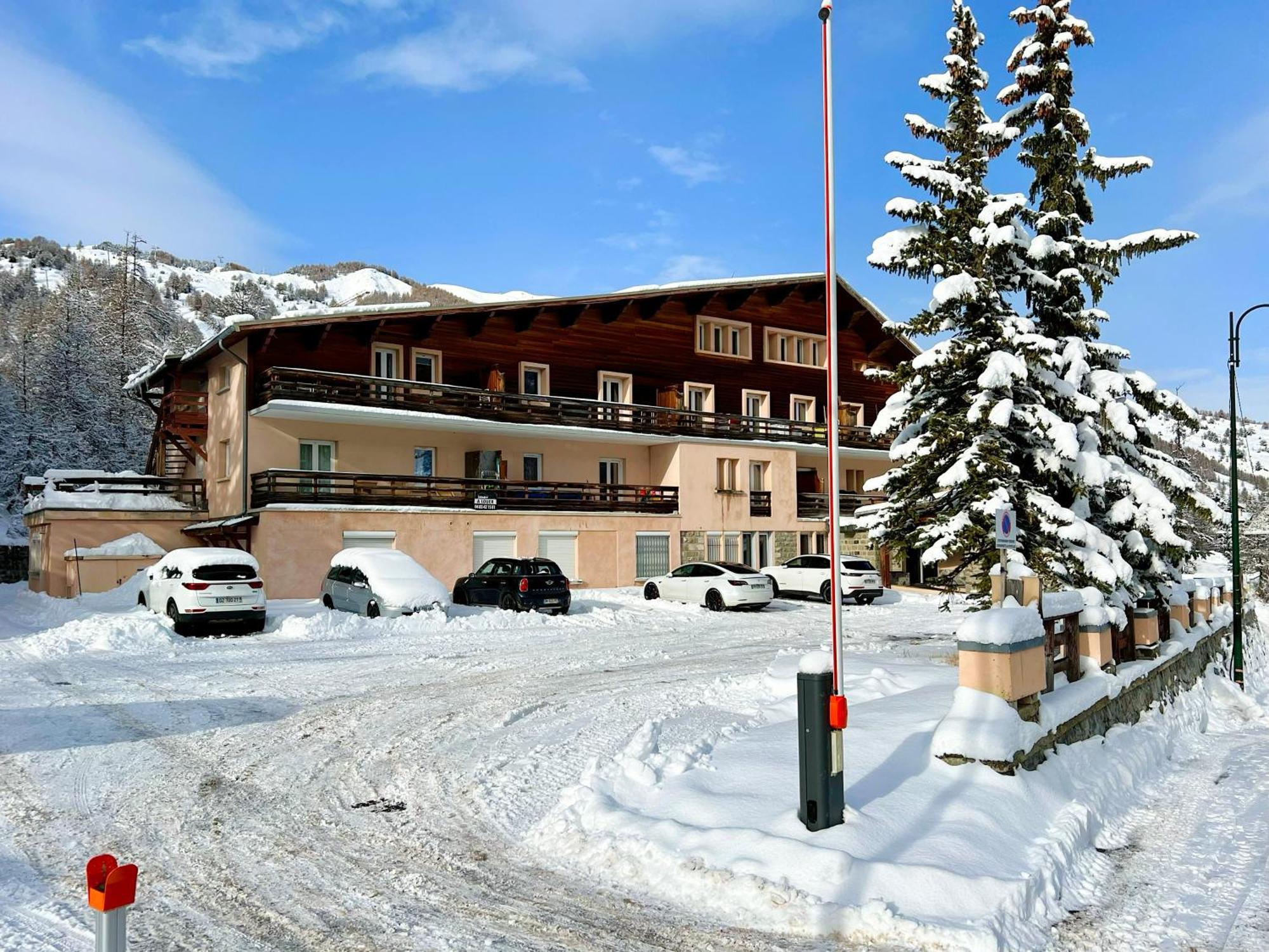 Vars, Appart Spacieux Renove 4 Couchages Dans Chalet Vars  Dış mekan fotoğraf